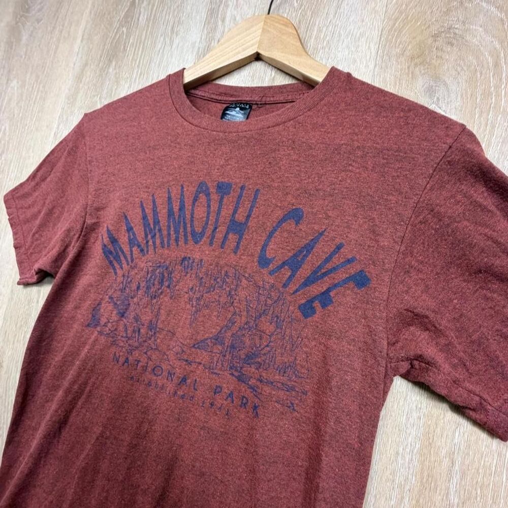 Unbranded Men's Red and Burgundy T-shirt